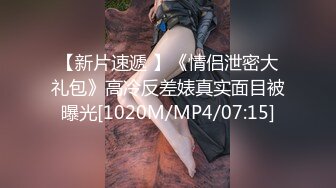 极品翘臀美乳女神洗完白白看着AV情不自禁打起飞机