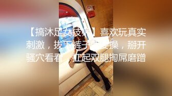 (色诱勾引) (完整版) 性用品上门推销员现场演示勾引熟男大叔秒变胯下玩具暴力打桩享受被操过程