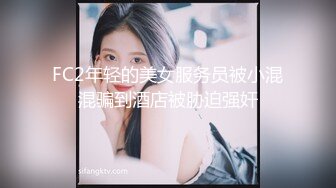 《魔手?外购最新露出》推特网红人气女神（爱吃菠萝）真爱粉群内福利2部小区楼道内裸身边走边换情趣丝袜户外人前露出