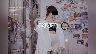 ❤夜袭极品美臀嫩妹妹，半脱裤子磨蹭嫩穴，怼入一顿操，趴在阳台后入小穴，跪在地上爆草，屁股太诱人