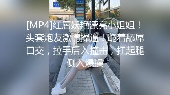 某职专学生情侣宿舍阳台啪啪,当着对面宿舍楼後入,小妞上面穿校服壹本正经,下面啪啪