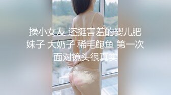 在家里和老婆玩耍