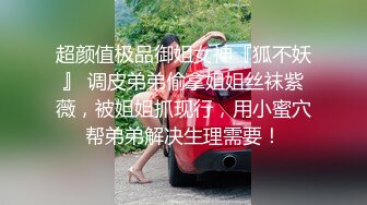 警惕性很高的极品健美型身材美女，身材匀称胸部丰满非常有型，看得出来平时一直健身