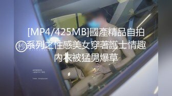 黑发披肩可爱极品身材女孩用按摩棒摩擦阴户兴奋了在吃鸡巴后入前插各种姿势操