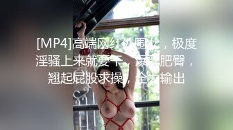 新夫妇在家表演高难度姿势动作的!