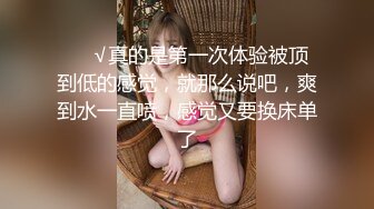 车展上的美女模特 换腿的瞬间被 被摄影师拍两条大腿之间可爱的毛毛钻了出来