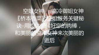 把摄像头藏在鞋子上站在试衣间门缝旁偷拍妹子换衣服