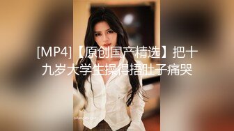 偷窥跟闺蜜逛街的红裙眼镜小姐姐 肉丝里内内若隐若现很诱惑