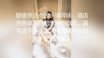 主题酒店粉色情趣大圆床摄像头偷拍长发美女和健壮猛男六九互舔激情啪啪