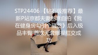 【极品淫乱人妻】白皙人妻与众猛男群P乱交轰趴 绿帽老公在一旁拍摄 众屌轮着操黑丝小嫩逼 画面感震撼 高清720P原版