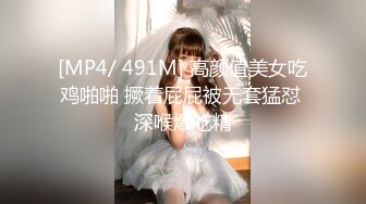 短发少妇3P 绿帽老公叫来两个单男 在大白天在楼道 两根肉棒前后夹击扶腰后入