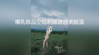 大神旅游景区一路走一路抄底众多的美女少妇眼界大开 (12)