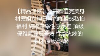 OF人气女网红 TokyoDiary 黑衣皮裤眼镜娘 大屌抽插骚穴 表情非常的诱惑