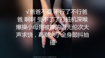 风衣牛仔裤美少妇