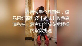 玩的很骚的女友，完美身材颜值不错，自己能搞喷水，浴室让小哥扛腿抠逼浪叫不做，深喉大鸡巴激情上位奶子乱飞