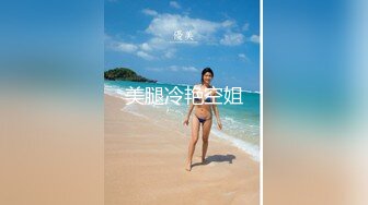 大辫子花姑娘镜头前露脸被大哥玩逼，颜值不错逼逼也很大直接让大哥用手淘玩拳交