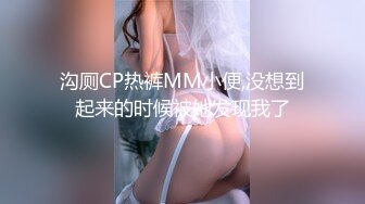 清纯文静邻家妹妹型新人小姐姐，拨开丁字裤扣弄超嫩粉穴，手指抽插搞得很湿，拿出假屌侧入娃娃音娇喘