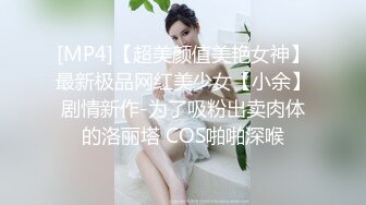 金发美女跪着接精