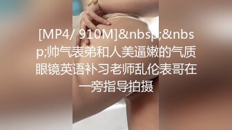 《顶流网红?私拍》露脸才是王道！干练短发童颜巨乳肥臀反差网红muay订阅福利第二季，露出3P紫薇双洞高潮无下限