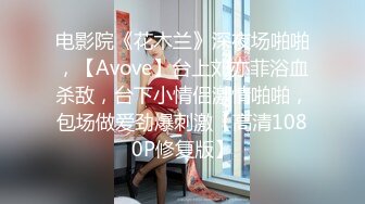 Zoey 有一个新邻居 Jason，他最近搬进来了。他一直无耻地和她调情，甚至当着她男朋友的面。有一