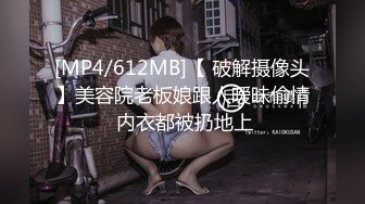 翘臀少妇背着老公玩3p