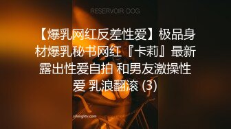 偷拍乡下表妹洗澡身材发育的真好 无意间被她发现放在肥皂架上的手机 还在镜头前卖萌