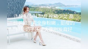 《魔手?外购??极品CP》快餐店女厕全景偸拍超多都市漂亮小姐姐方便??先看脸再看逼像坐在镜头上一样近景欣赏各种美鲍菊花