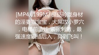 不小心被淋湿 避雨的少女