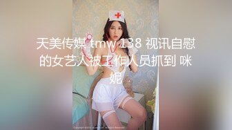 富二代用钱叫了三个三个极品妹子来家里玩4P 各种道具其上，玩的超爽.