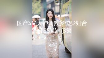 中山公园偷拍到的一个漂亮美女B毛太长 该修剪一下了