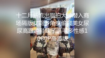 YC商场抄底喜欢拍照绿裙子小女神 弯腰抬腿时印花内裤一览无余