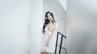 整蛊厕拍美女，最后故意让她发现 哇的大叫，绝对刺激