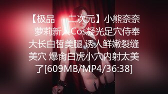 《经典收藏极品CP》某高端餐厅女士公厕垃圾桶暗藏针孔高清偸拍数位顾客服务员方便后位露脸双洞一清二楚无水印原画 (1)