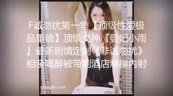 《魔手外购极品厕拍》商业城女厕全景偸拍超多少女少妇方便，逼脸同框，花臂少女尿量好足阴户微开相当诱惑，无水原档4K (10)