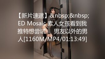 [MP4/ 989M] 长发美女在沙发上就很骚了，很有韵味气质美少妇，聊聊天调调情再开操