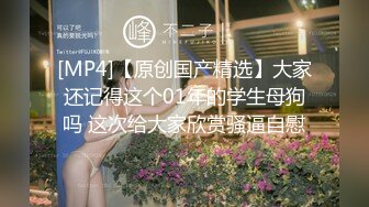 黑丝伪娘3P 被两根大肉棒轮着连续无套输出 口爆吃精 射了一屁屁