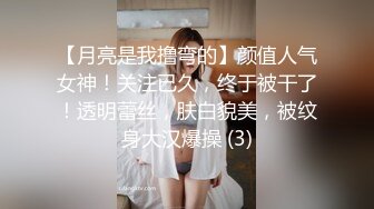 “多久没肏你了？一个月”对话刺激身材颜值还可以的少妇偸情胖男还露脸玩自拍，骚婊尖叫老公你顶的太厉害了