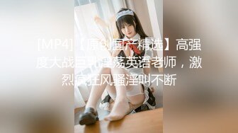 黑丝小妹激情3P，全程露脸被两个小哥床上疯狂蹂躏，性感的小嘴温柔的舔弄大鸡巴，多体位蹂躏抽插，呻吟可射