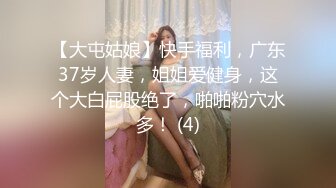 大妈衣服也不穿的就开门拿外卖