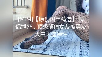 澡堂子内部员工偷拍几个白嫩的少妇洗澡换衣服还有一位大长腿身材白皙的极品美女