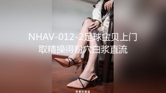 被大哥草服的小女人，全程露脸舔弄大鸡巴样子好骚，被大哥无套爆草，各种体位蹂躏抽插，射在肚子上真的刺