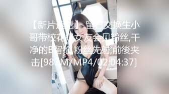 最新强推，网美推车OnlyFans极品女M母狗变态人妻ann私拍，NTR老公3P双飞多人淫乱主打一个刺激 (19)