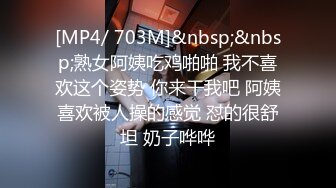 超骚的御姐少妇全程露脸激情大秀，丝袜诱惑跟狼友互动，淫声荡语不断，舔弄假鸡巴，掰开骚穴看特写抽插呻吟