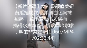 [MP4/ 57M]&nbsp;&nbsp;广东极品火辣美女，下班家中约战二位猛男，一边舔着JB，一边享受被X的快感，真的太会享受啦！