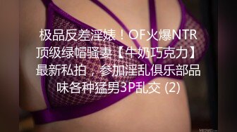 农村熟女骚妈的逼逼水真鸡巴多，连体开档情趣装给小哥舔弄大鸡巴，主动上位抽插被小哥无套爆草直接内射刺激