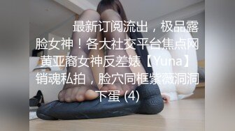 宾馆操朋友的熟女妈妈，喜欢叫老公但是有点放不开。这种熟女压在身下太爽了，骚逼里全部是水，连操她两次