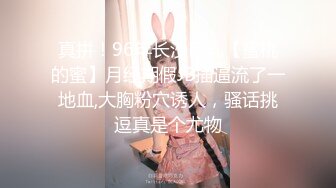 苗条身材居家女友一女战两男，无套啪啪，角度刁钻，交合处清晰可见