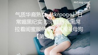 俄罗斯双飞吃瓜 一名水管工和两名女友 在小区监控储藏室玩双飞 三人疑似嗑药 已被警方带走审查