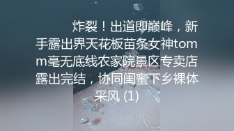 让女友穿上传统旗袍把鸡巴吹硬扒开内裤就开操