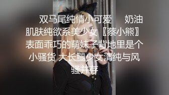 三个毛都没长齐的小嫩妞一起在床上诱惑你是什么体验好刺激，全程露脸三姐妹听大哥指挥，道具玩弄无毛白虎逼